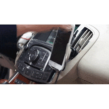 Load image into Gallery viewer, Automatic Clamping Wireless Car Mount Charger
